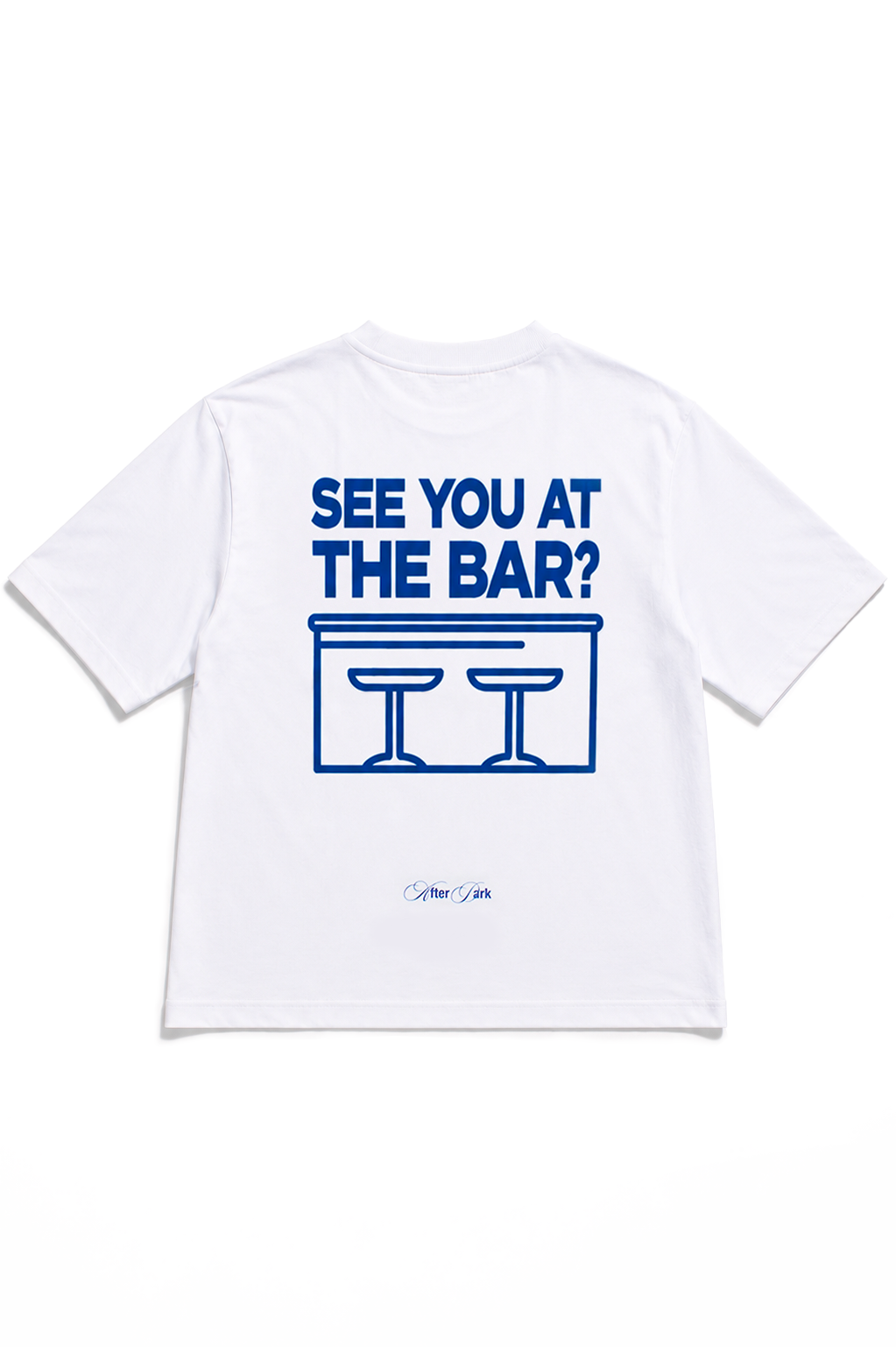 Retro della t-shirt oversize bianca SEE YOU AT THE BAR? di 4AM Season con grafica blu stampata sul retro